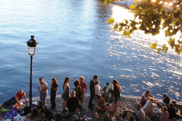 Paris Picnic by the Seine Ile de La Cité