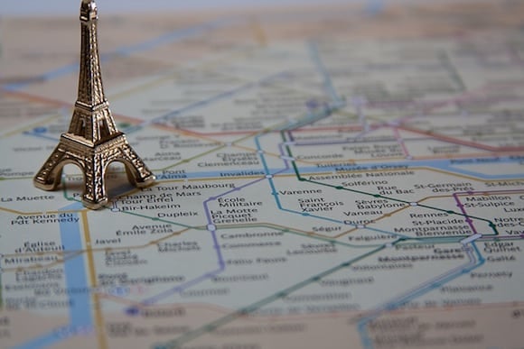 Paris Tourist Scams: Mini Eiffel Tower Map