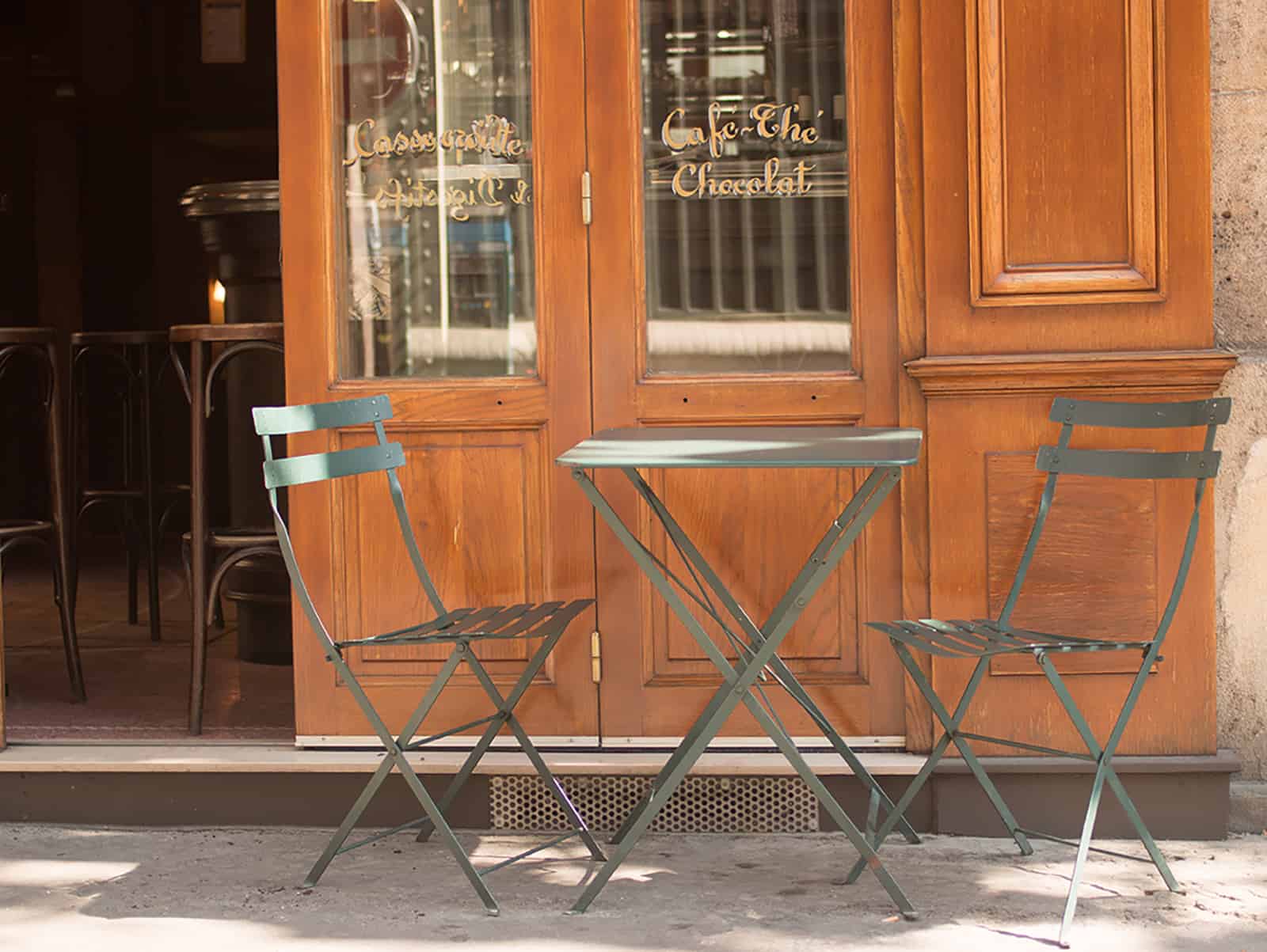 The Five Best Apps for Food-Lovers in Paris will help you find great local coffee shops like Papilles here with its outdoor seating in the sunshine.