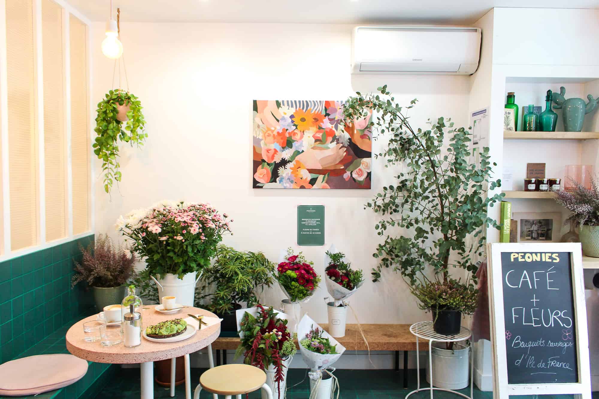 Peonies: Café et Fleurs on rue du Faubourg Saint-Denis