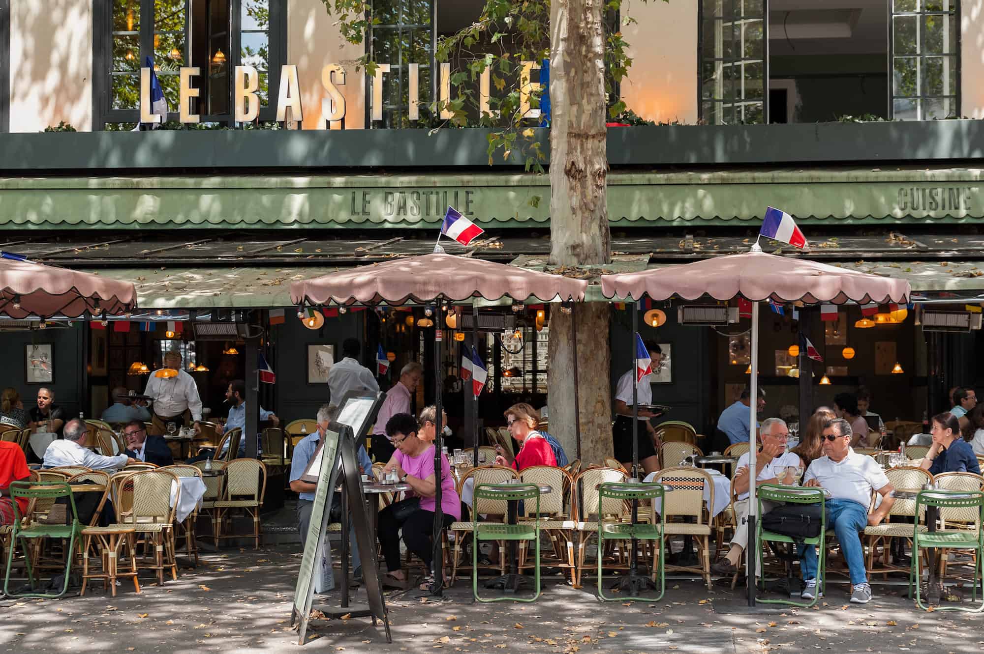Speak French in no time by practising with locals on cafe terraces all over Paris.