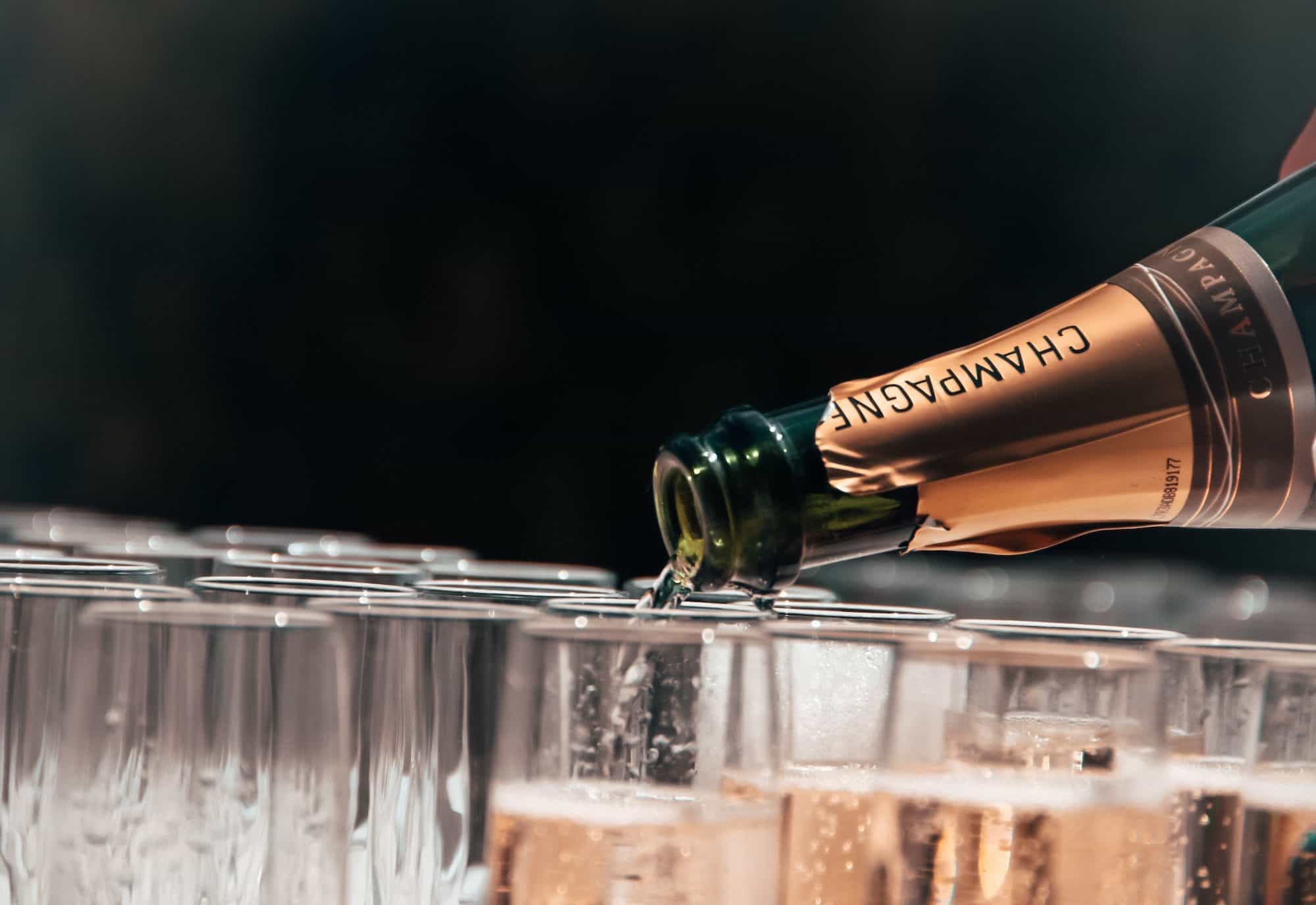 How to Choose and Serve Champagne: 9 Expert Tips