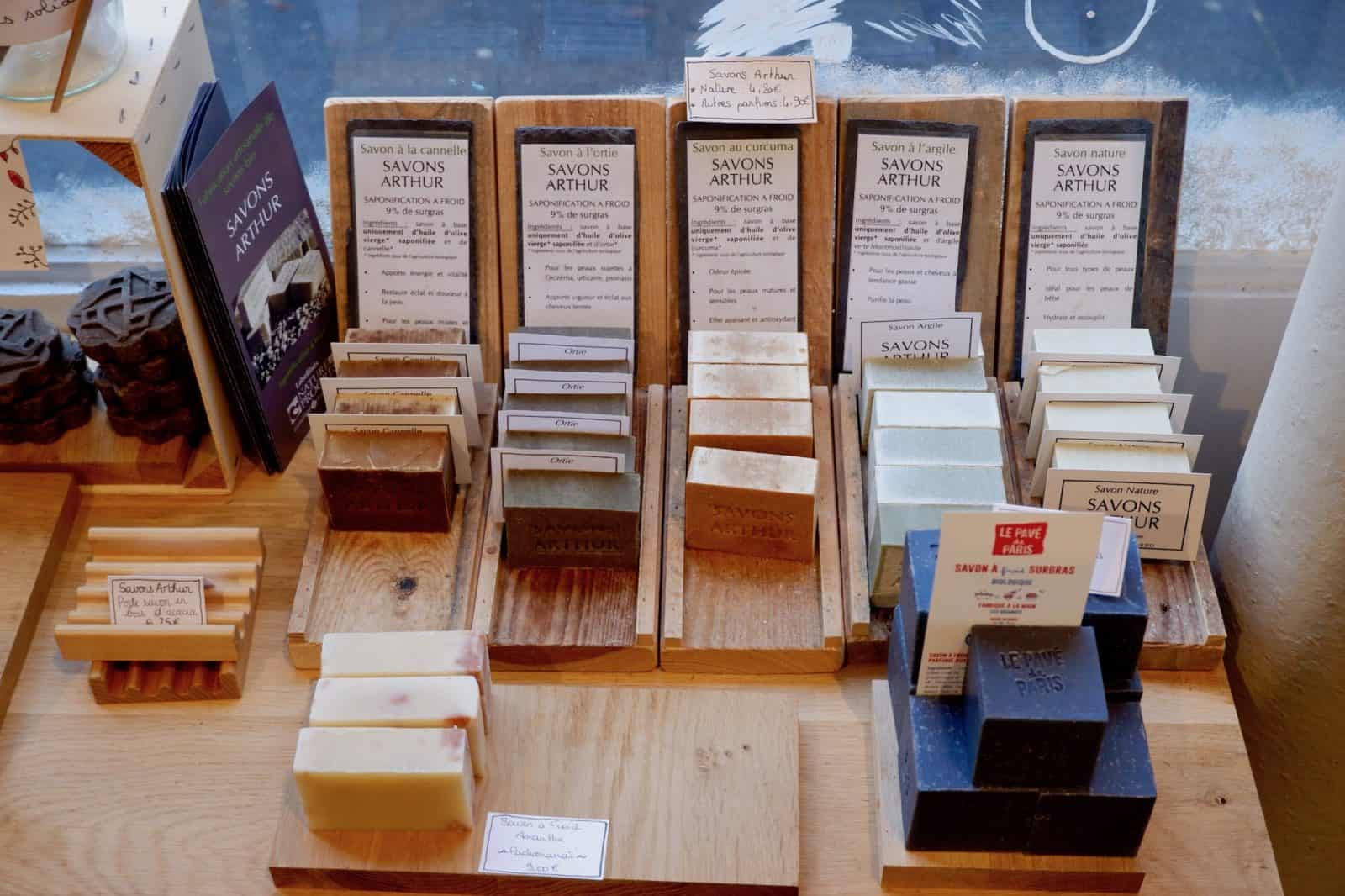 The Maison du Zéro Déchet (house of zero waste) is a concept store in Paris where you can buy sustainable handmade soap that smell great, like small blocks of Arthur soaps. 