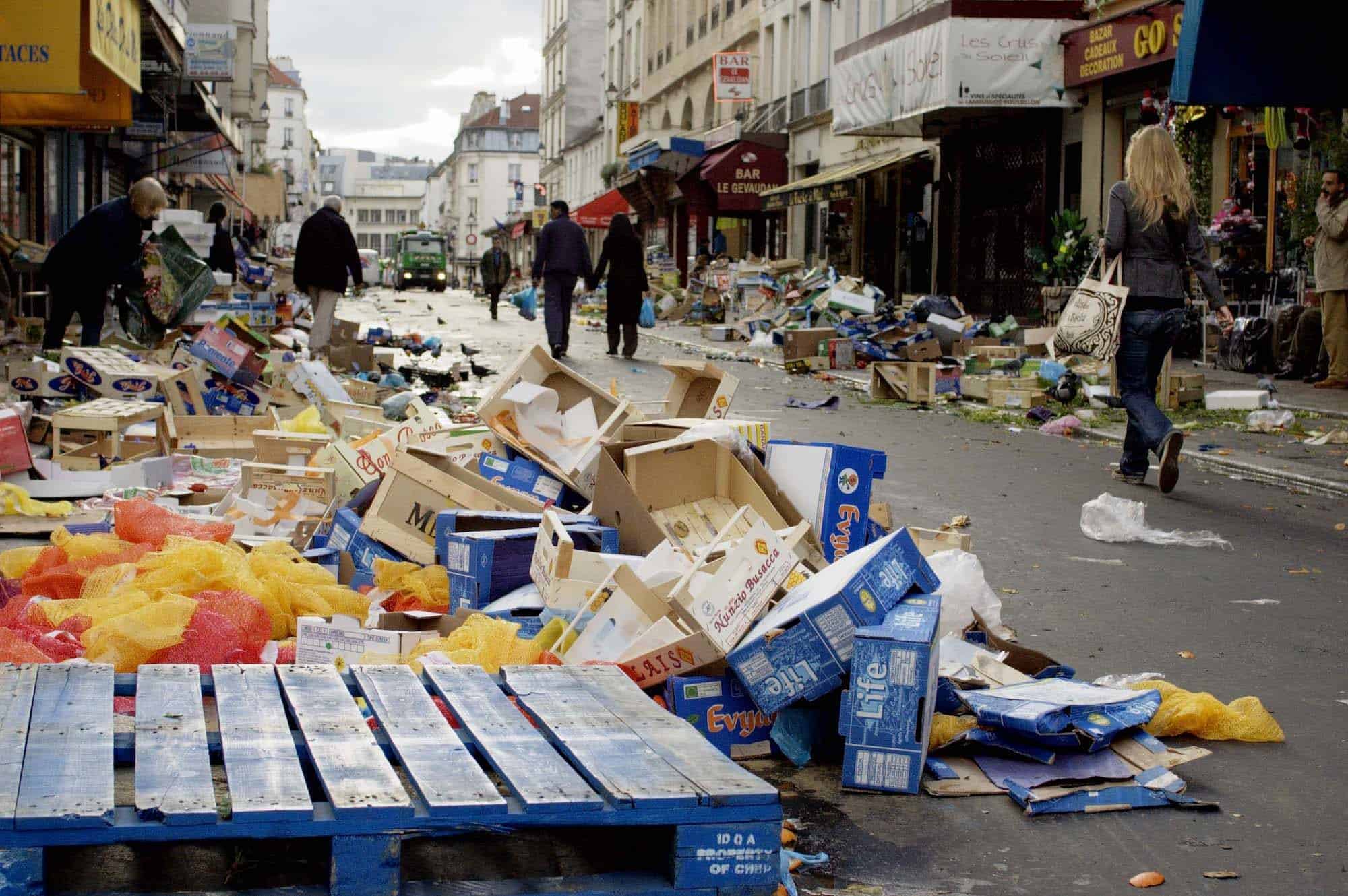 The waste after market days in Paris - HiP Paris Blog covers France's plastic ban which aims to reduce single-use plastic waste, linked to climate change and other environmental threats.