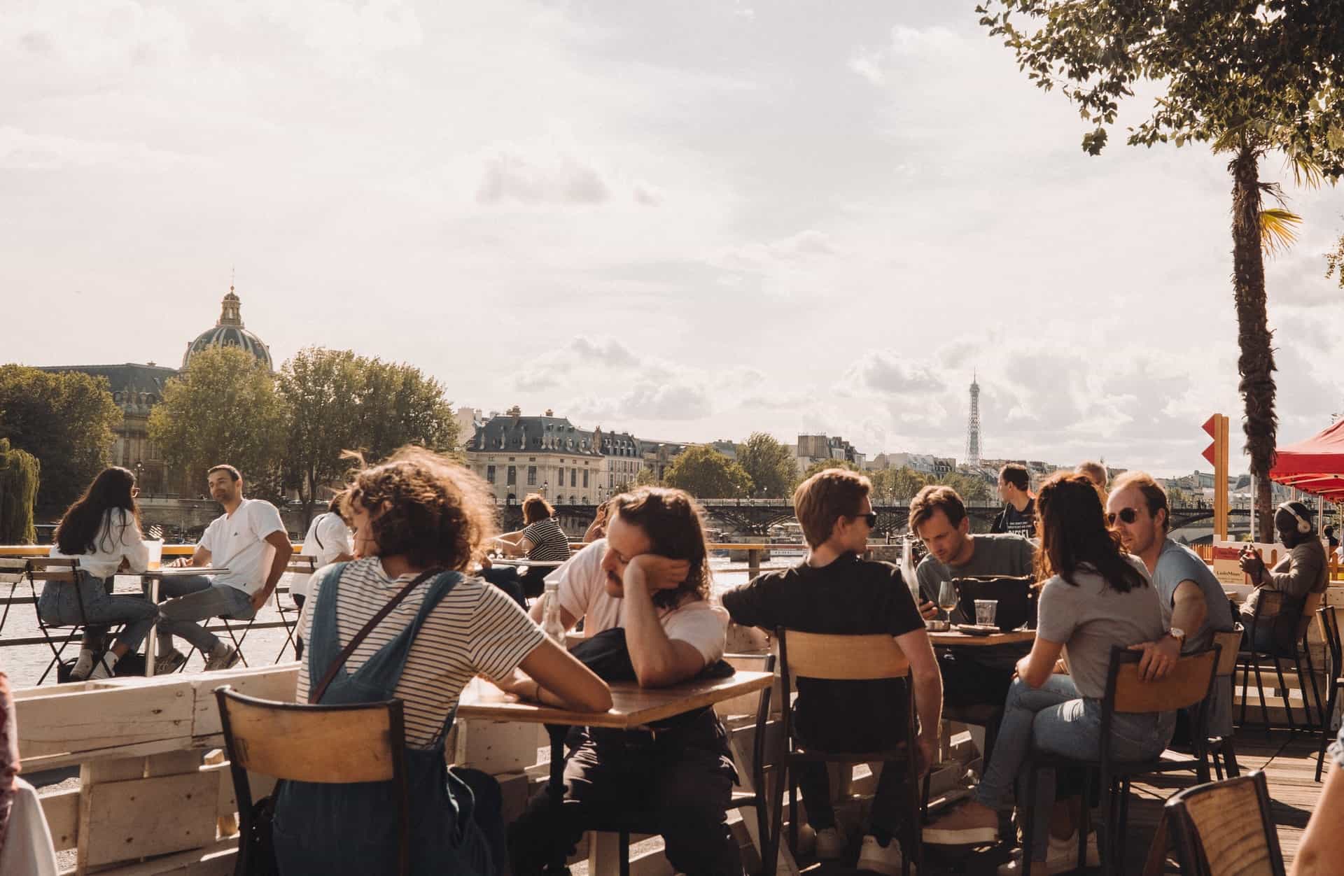 Dating in Paris: Swiping for a Paris-Perfect Match