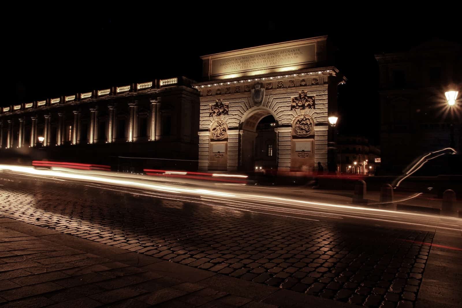 Montpellier's Arc de Triomphe at night.
