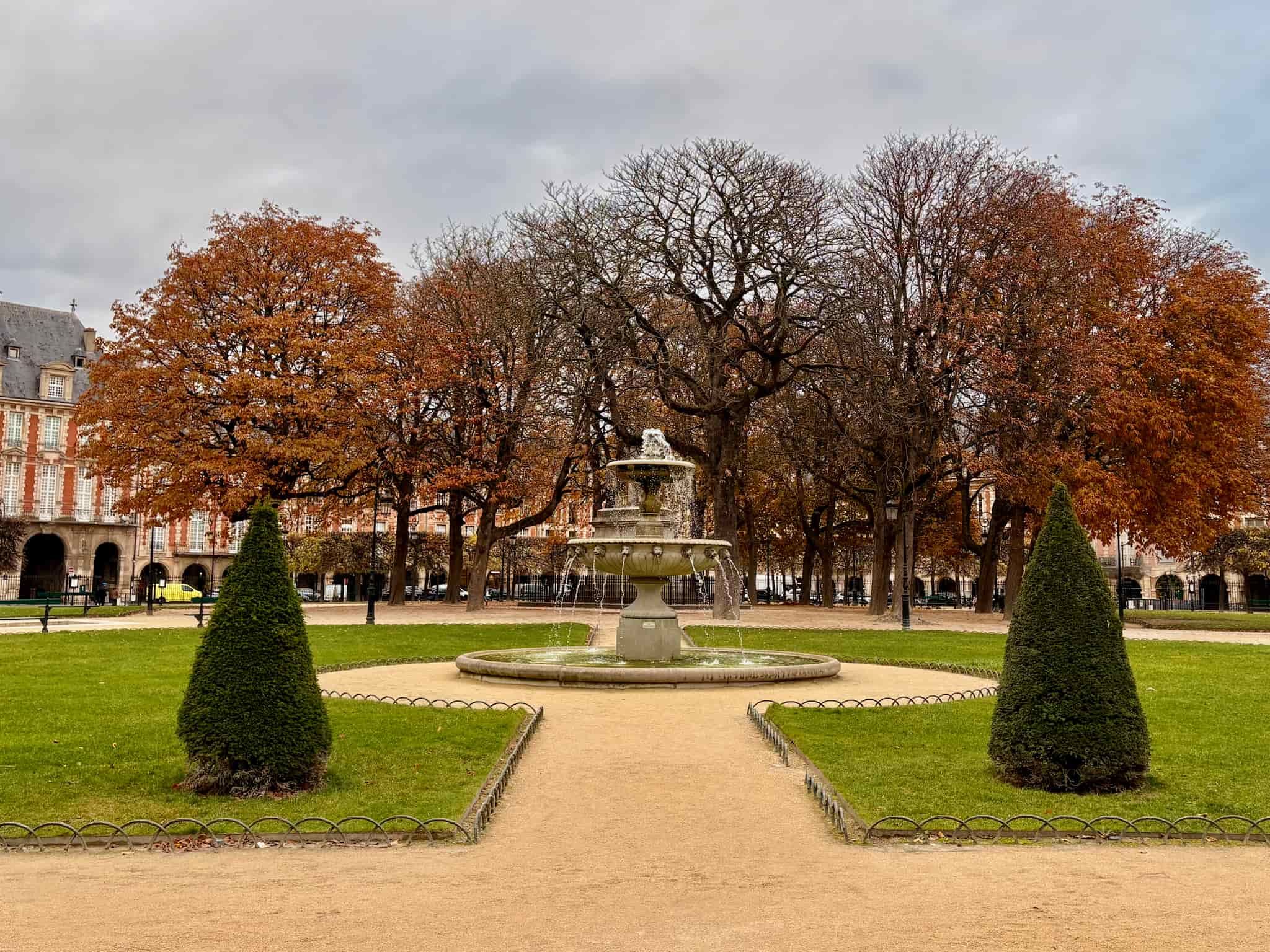 Place-des-vosges-november
