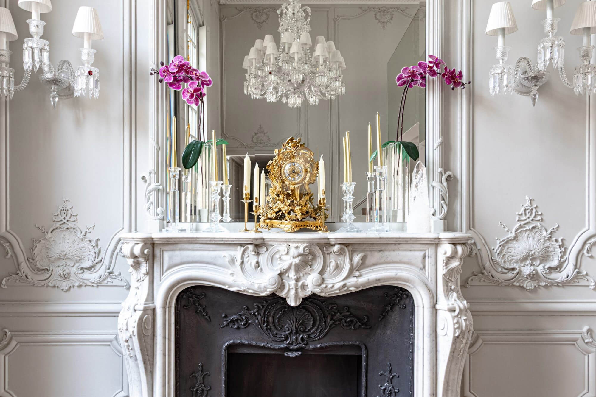 Place des Vosges Paris apartment fireplace large mirror white walls